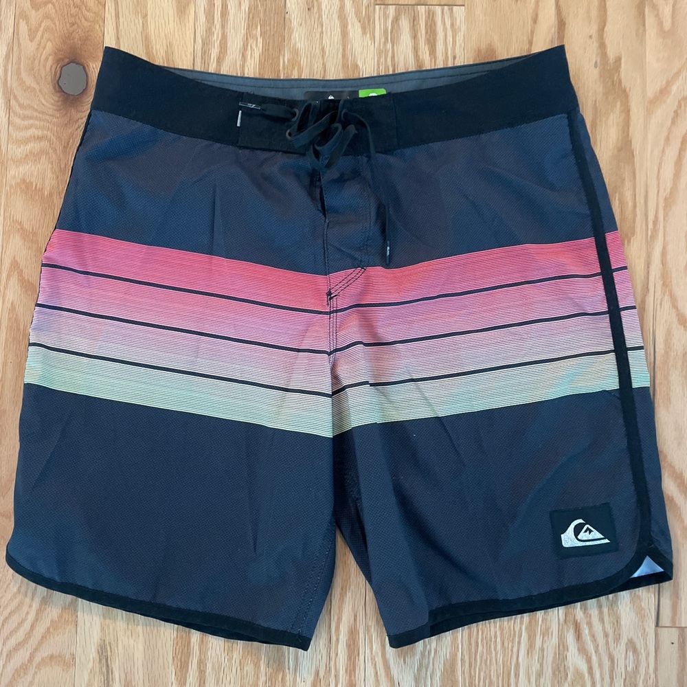 Quicksilver bathing suit: 33